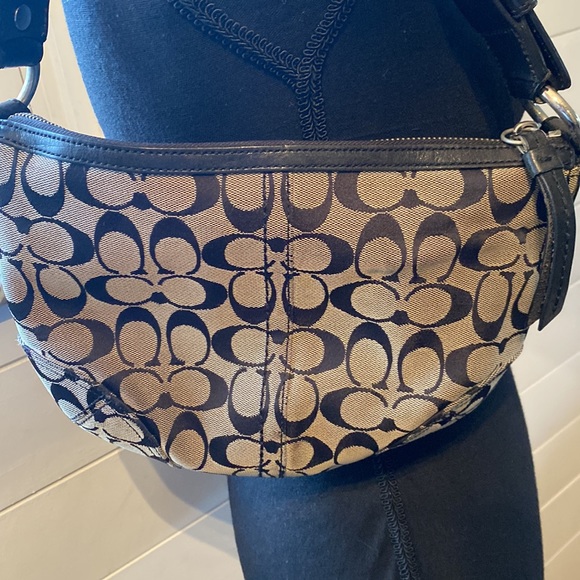 Authenticated Coach Signature Soho Hobo Shoulder Bag - Picture 4 of 14